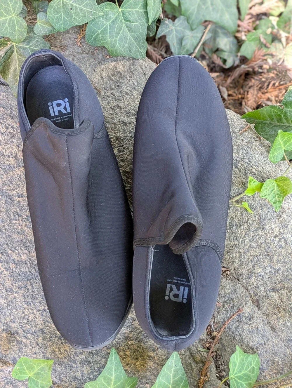 iRi WES Black Low Top Wavy Heel